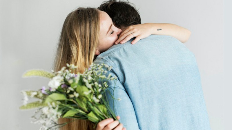 কম বয়সি পুরুষদের প্রতি মহিলাদের কেন আকর্ষণ বাড়ছে