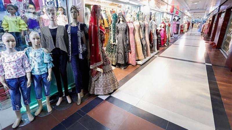 রাত ৯টা পর্যন্ত বিপণিবিতান ও দোকানপাট খোলা