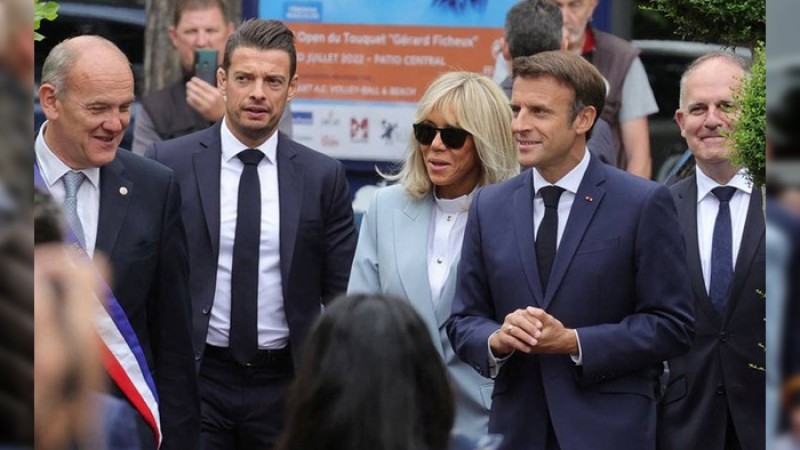 সংসদে সংখ্যাগরিষ্ঠতা হারালেন ম্যাক্রোঁ