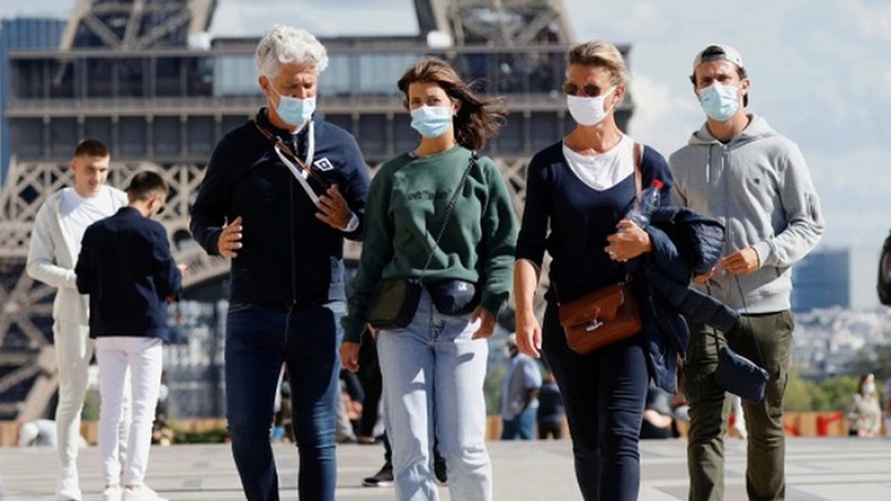 ওমিক্রনে নাজেহাল ফ্রান্স, একদিনে ৫ লাখ সংক্রমণ