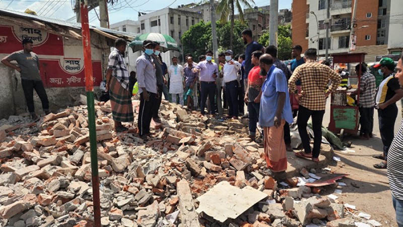 উচ্ছেদের ঘোষণা পেয়ে 'দখলমুক্ত' করলো দখলদারেরা