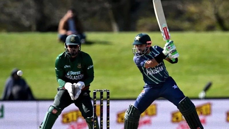 ৭ উইকেটে জয় পেল পাকিস্তান