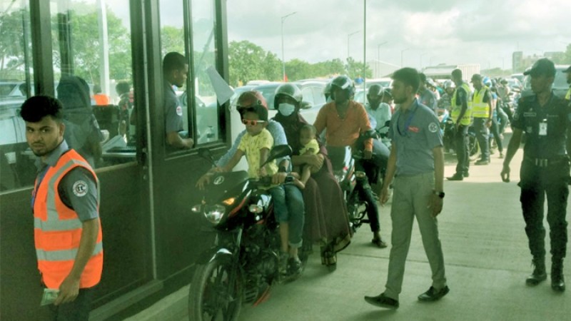 পদ্মা সেতুতে বাইকারদের বিক্ষোভ