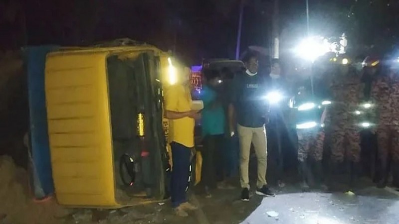 রাউজানে ট্রাক-অটোরিকশার মুখোমুখি সংঘর্ষ, নিহত ৪