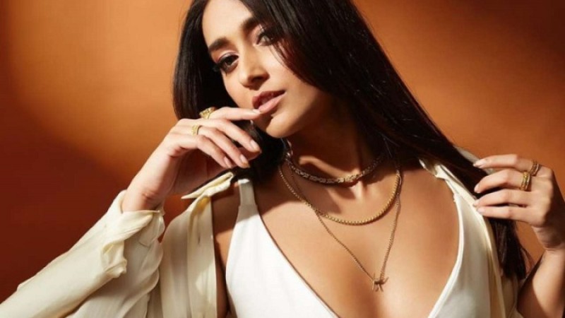 নিজের ইচ্ছায় বাঁচেন ইলিয়ানা