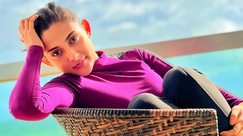 হঠাৎ করেই কক্সবাজারে মেহজাবিন