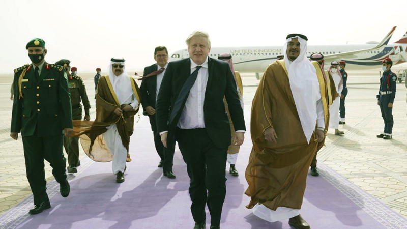 জ্বালানির খোঁজে আবুধাবিতে বরিস জনসন