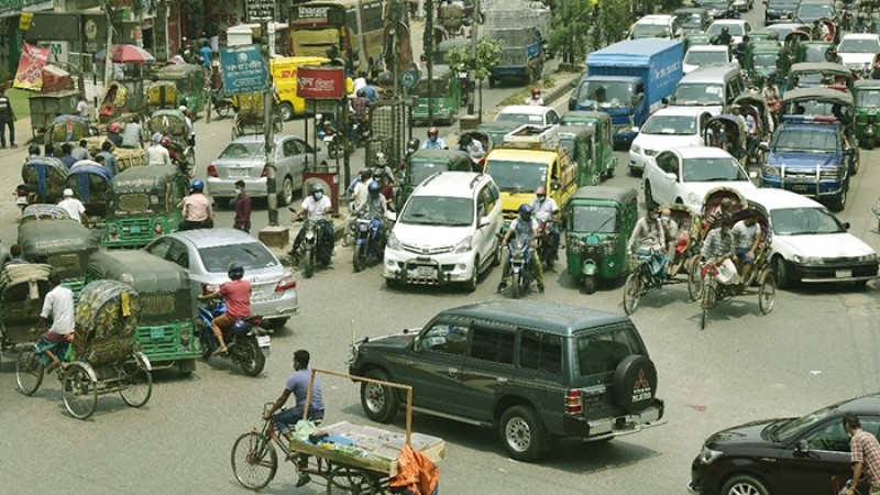 লকডাউনের পঞ্চম দিনে সড়কে বেড়েছে যানবাহন