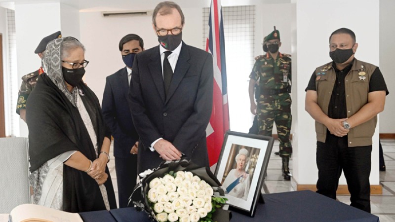 শোক জানাতে ব্রিটিশ হাইকমিশনে প্রধানমন্ত্রী