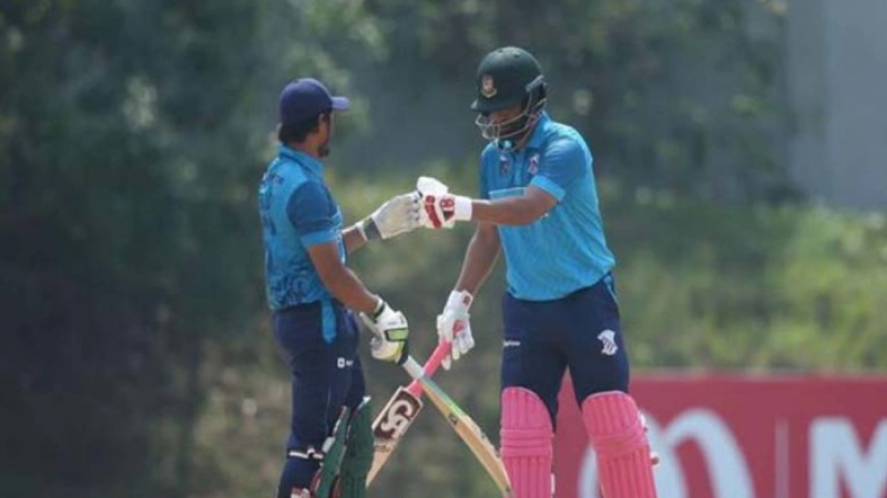 বিজয়ের সঙ্গে পাল্লা দিয়ে রান তুলেছেন তামিম