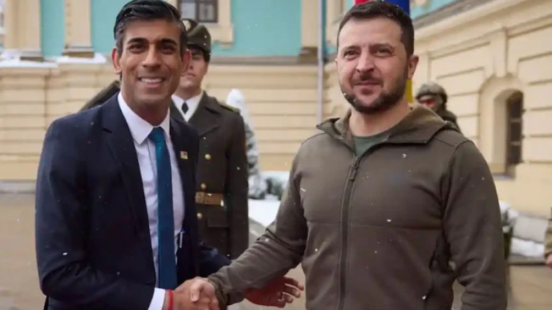 যুক্তরাজ্যের প্রধানমন্ত্রী ইউক্রেন সফরে গিয়ে যে অঙ্গীকার করলেন