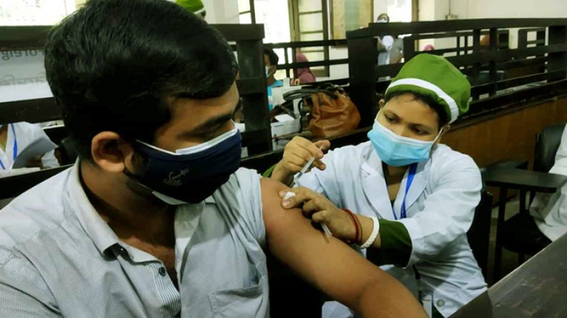 টিকা নেওয়া ছাড়া বের হলে সাজার বিধান করার সিদ্ধান্ত