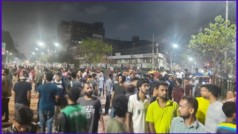 নিউমার্কেটে ব্যবসায়ী-শিক্ষার্থী সংঘর্ষে আহত ৪