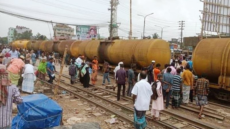 গাজীপুরে তেলবাহী ট্রেনের ৪ বগি লাইনচ্যুত