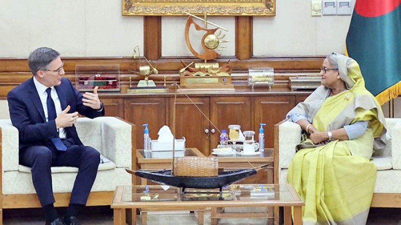 গণভবনে প্রধানমন্ত্রীর সঙ্গে ডেরেক শোলের সাক্ষাৎ