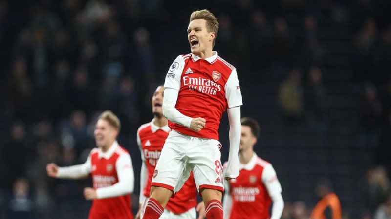 ইপিএল টেবলের শীর্ষ স্থানে আর্সেনাল