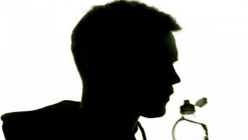 মদের নেশায় স্যানিটাইজার খেয়ে মৃত্যু ৭