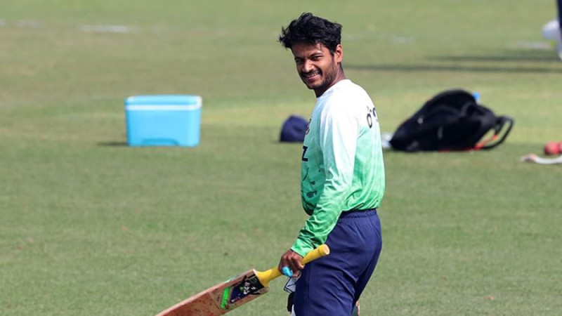 হাতে সেলাই নিয়ে ছিটকে গেলেন মাহমুদুল হাসান জয়