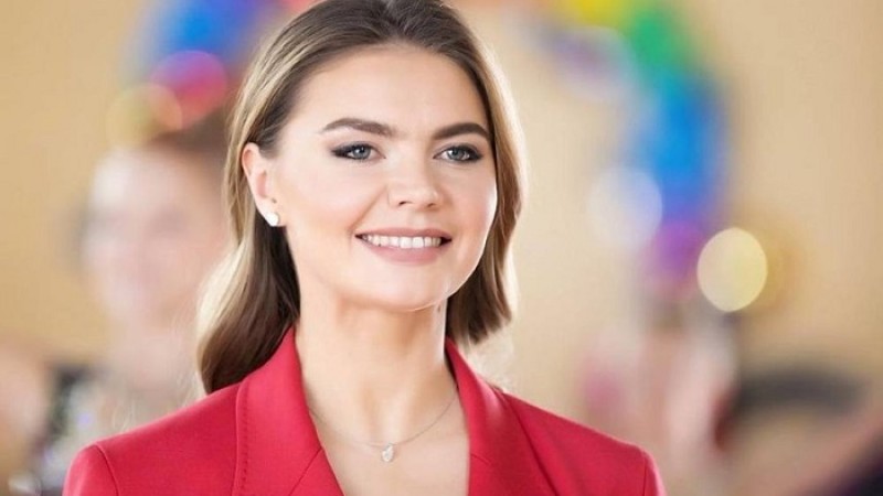 এবার নিষেধাজ্ঞার কবলে পুতিনের 'বান্ধবী'