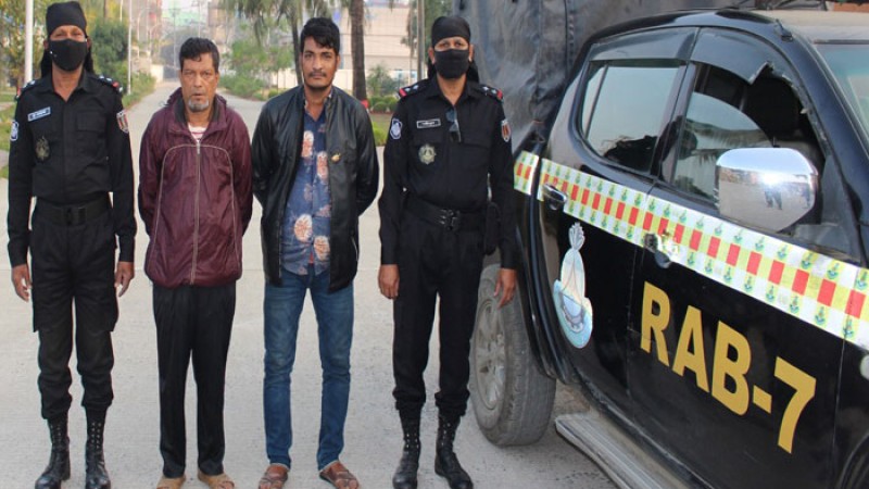 সাতকানিয়ার খাগরিয়া থেকে নারীসহ ৩ অস্ত্রধারী গ্রেপ্তার