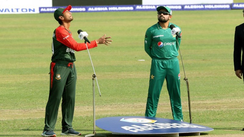 টস জিতে ব্যাটিং নিলেন মাহমুদউল্লাহ