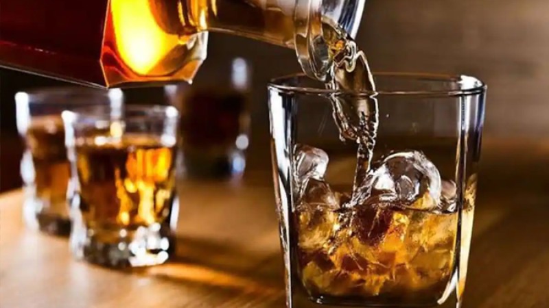 সামান্য মদ পানেও মস্তিষ্কে ‘ভয়ংকর ক্ষতি’