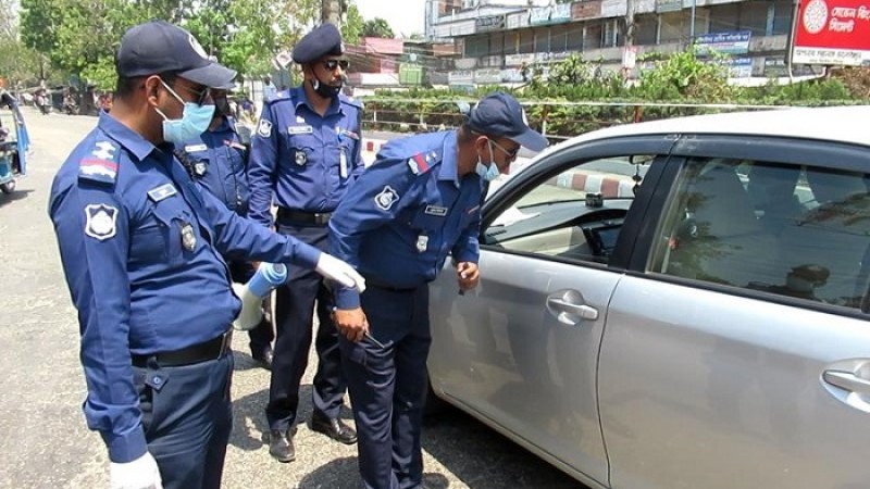 জরুরি প্রয়োজন ছাড়া বের হলেই গুণতে হচ্ছে জরিমানা