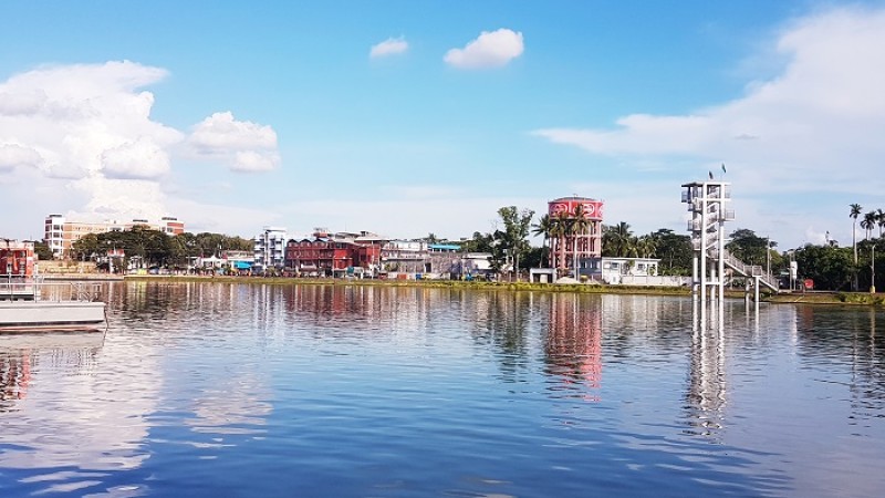 নজর কাড়ছে দৃষ্টিনন্দন শকুনী লেক