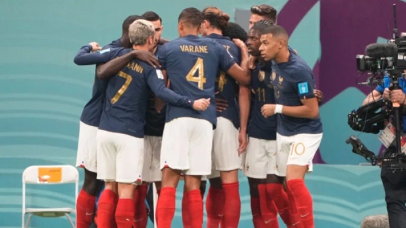চুয়ামেনির গোলে ইংল্যান্ডের বিপক্ষে এগিয়ে থেকে বিরতিতে ফ্রান্স