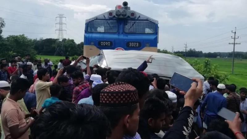 স্বজনদের কাছে দেওয়া হলো সেই ১১ জনের লাশ