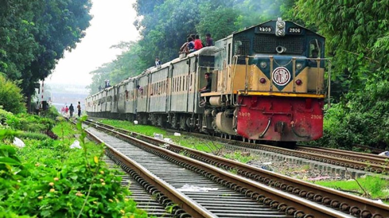 কালীগঞ্জে ট্রেনের ধাক্কায় এনজিও কর্মীর মৃত্যু