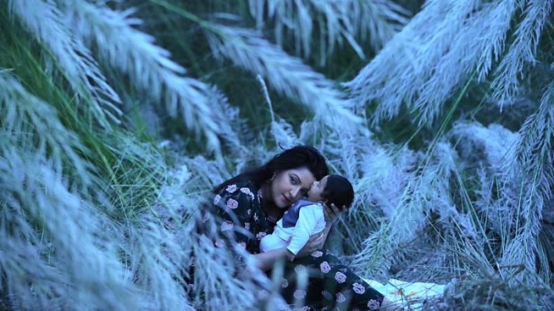 শান্তির খোঁজে ছেলেকে নিয়ে কাশবনে পরী