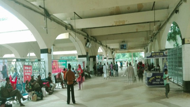 ট্রেন সময়মতো প্রবেশ-স্টেশন ত্যাগ করেছে, কমলাপুরে নেই হুড়োহুড়ি