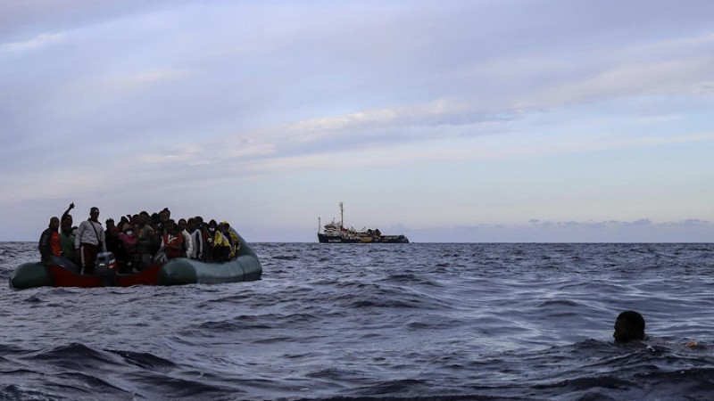 নৌকা ডুবে ৯০ শরণার্থীর মৃত্যু
