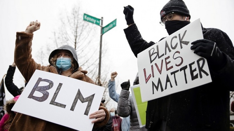 পুলিশের গুলিতে কৃষ্ণাঙ্গের মৃত্যুতে ফের উত্তপ্ত যুক্তরাষ্ট্র