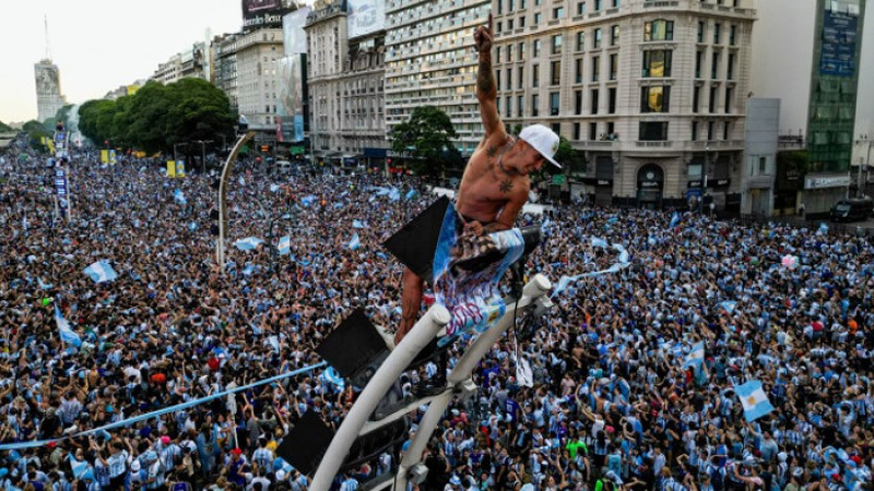 আর্জেন্টিনার রাজধানী বুয়েনস আইরেস এখন উৎসবের নগরী