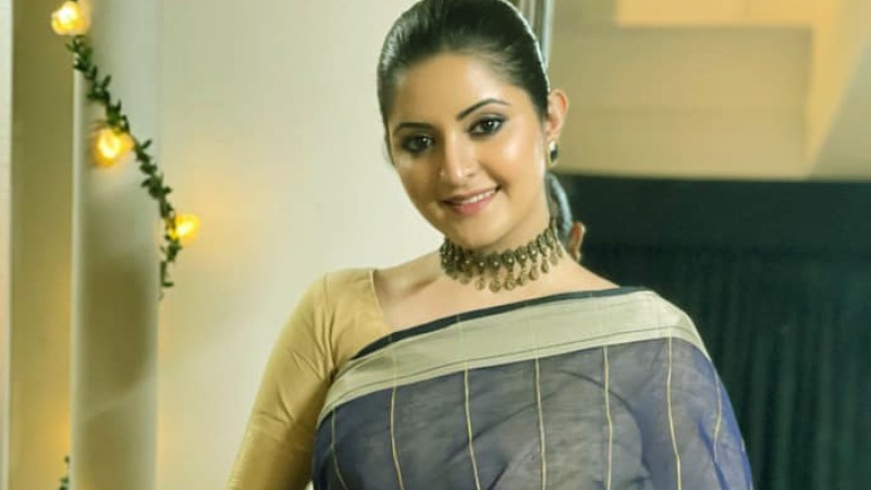 এবার কলকাতার গানে কণ্ঠ দিলেন পরীমণি