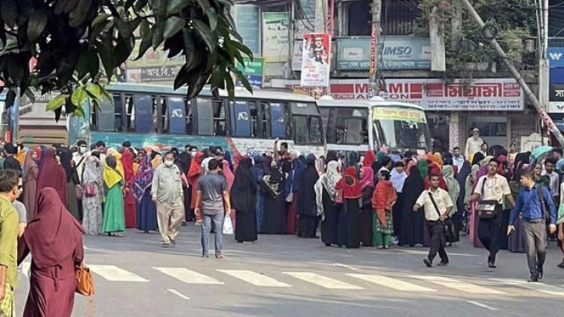 মতিঝিলে গার্মেন্টস শ্রমিকদের বিক্ষোভ, তীব্র যানজট