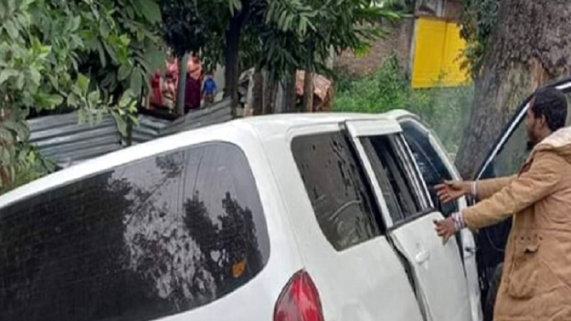 ফেনীতে প্রাইভেটকার নিয়ন্ত্রণ হারিয়ে ২ ভাই নিহত