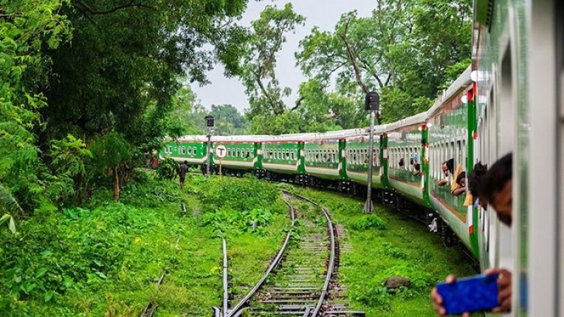 বুধবার থেকে সব আসনের যাত্রী নিয়ে চলবে ট্রেন