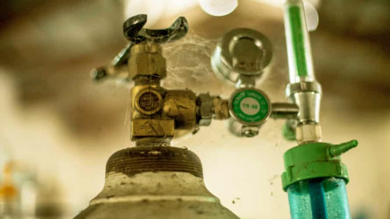 কালোবাজারে ১০ গুণ বেশি দামে মিলছে অক্সিজেন