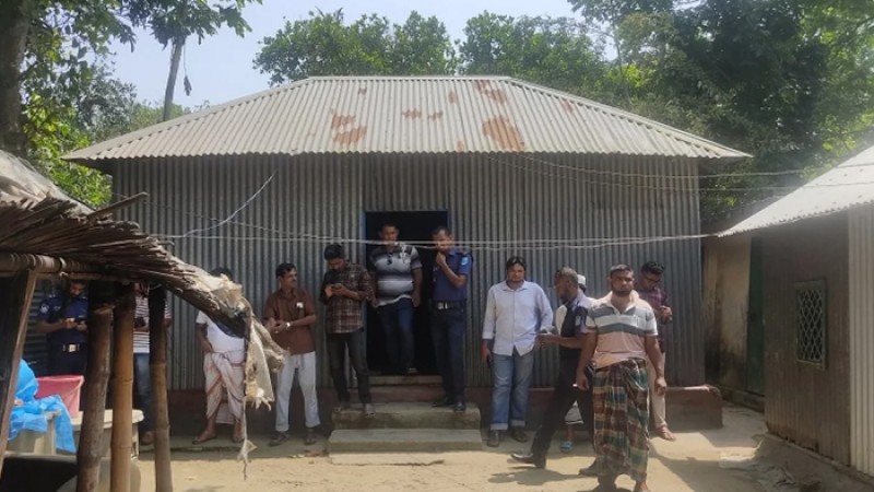 ‘২ ছেলেকে হত্যার পর ফ্যানে মাথা দিয়ে আত্মহত্যার চেষ্টা সাদিয়ার’