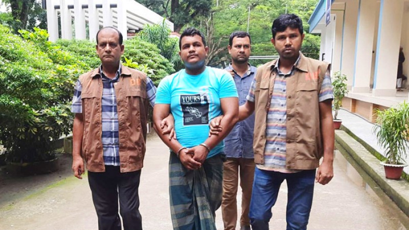 চলন্ত বাসে ডাকাতি-সংঘবদ্ধ ধর্ষণ: গ্রেপ্তার ডাকাত ৫ দিনের রিমান্ডে