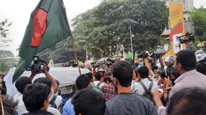 রাজধানীর শাহবাগে কফিন মিছিল শিক্ষার্থীদের