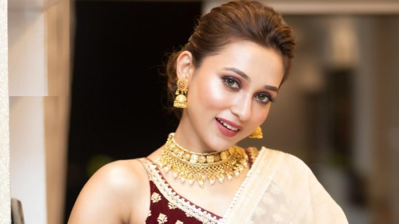 হিন্দি ওয়েব সিরিজে পা রাখছেন মিমি