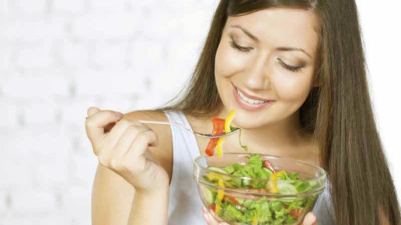 ঋতু বদলের সময়ে ত্বকের যত্ন নিতে খাদ্যাভ্যাসে কতটা বদল আনবেন