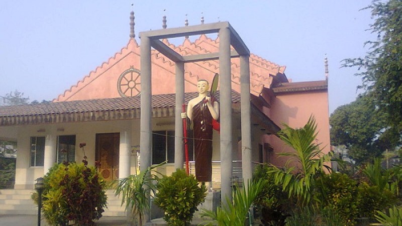 চলুন যাই সাগরকন্যা ও রাখাইন পল্লীতে