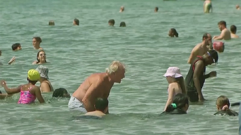 রেকর্ড গড়ে সর্বোচ্চ তাপমাত্রা ব্রিটেনে