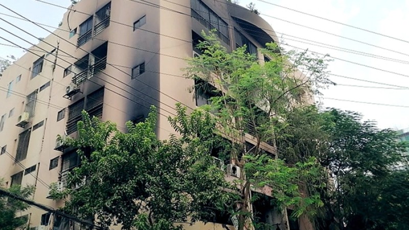 গুলশানে আগুনের ধোঁয়ায় অসুস্থ স্বামী-স্ত্রীর মৃত্যু