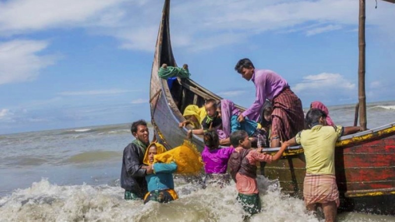 বঙ্গোপসাগরে নৌকাডুবি, শিশুসহ ১৭ রোহিঙ্গা নিহত